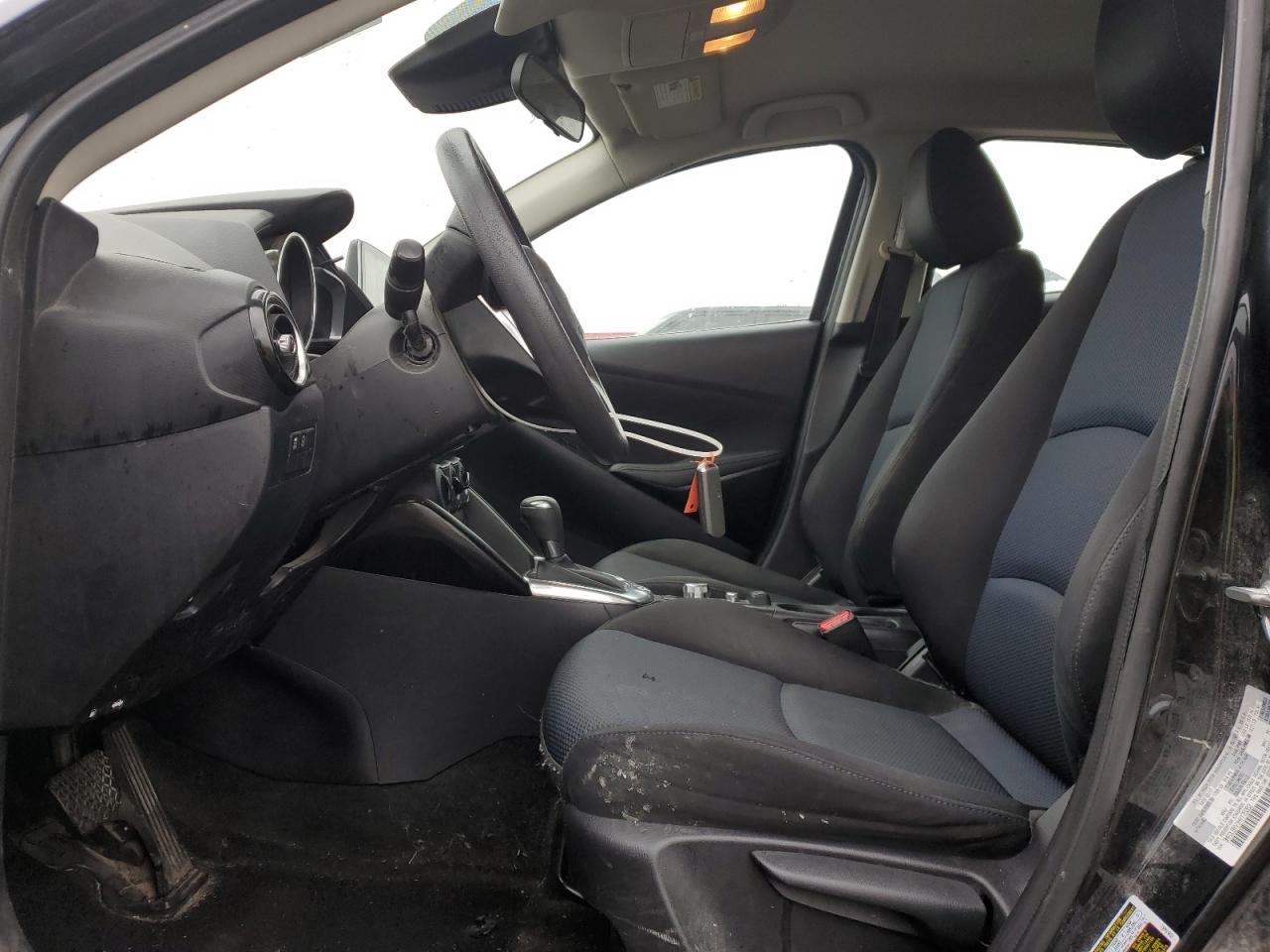 Toyota Yaris Image 2