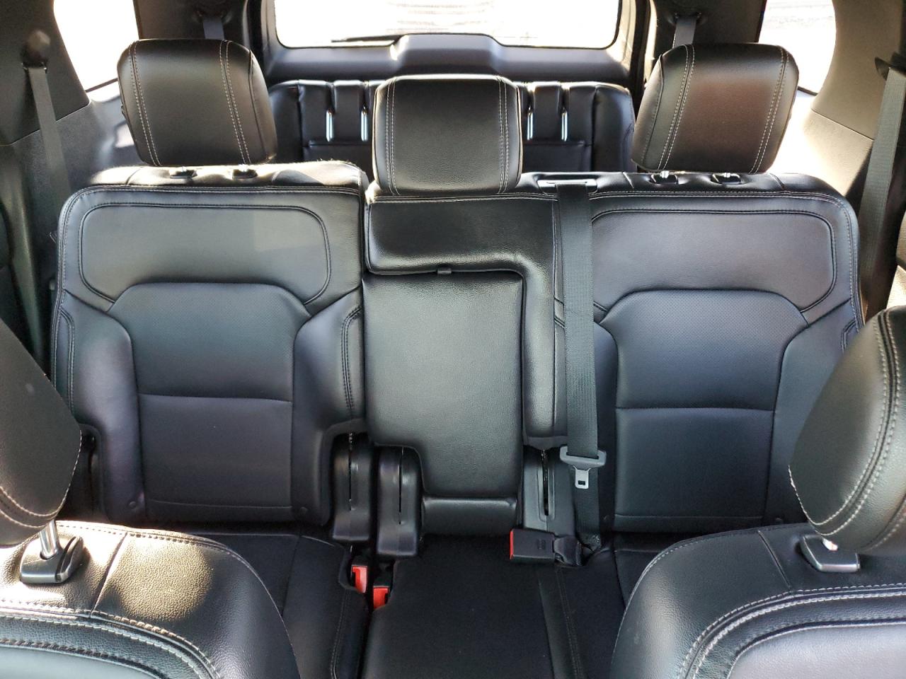 Ford Explorer Limited Image 7