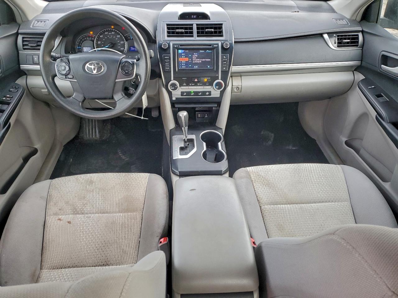 Toyota Camry Base Image 10