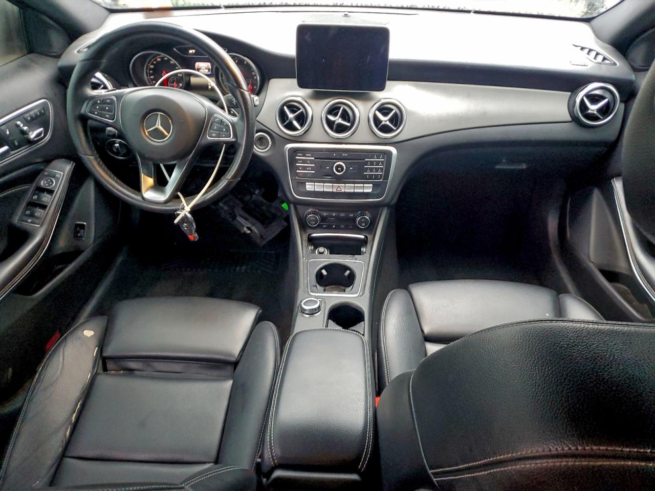 Mercedes-Benz GLA 250 Image 13