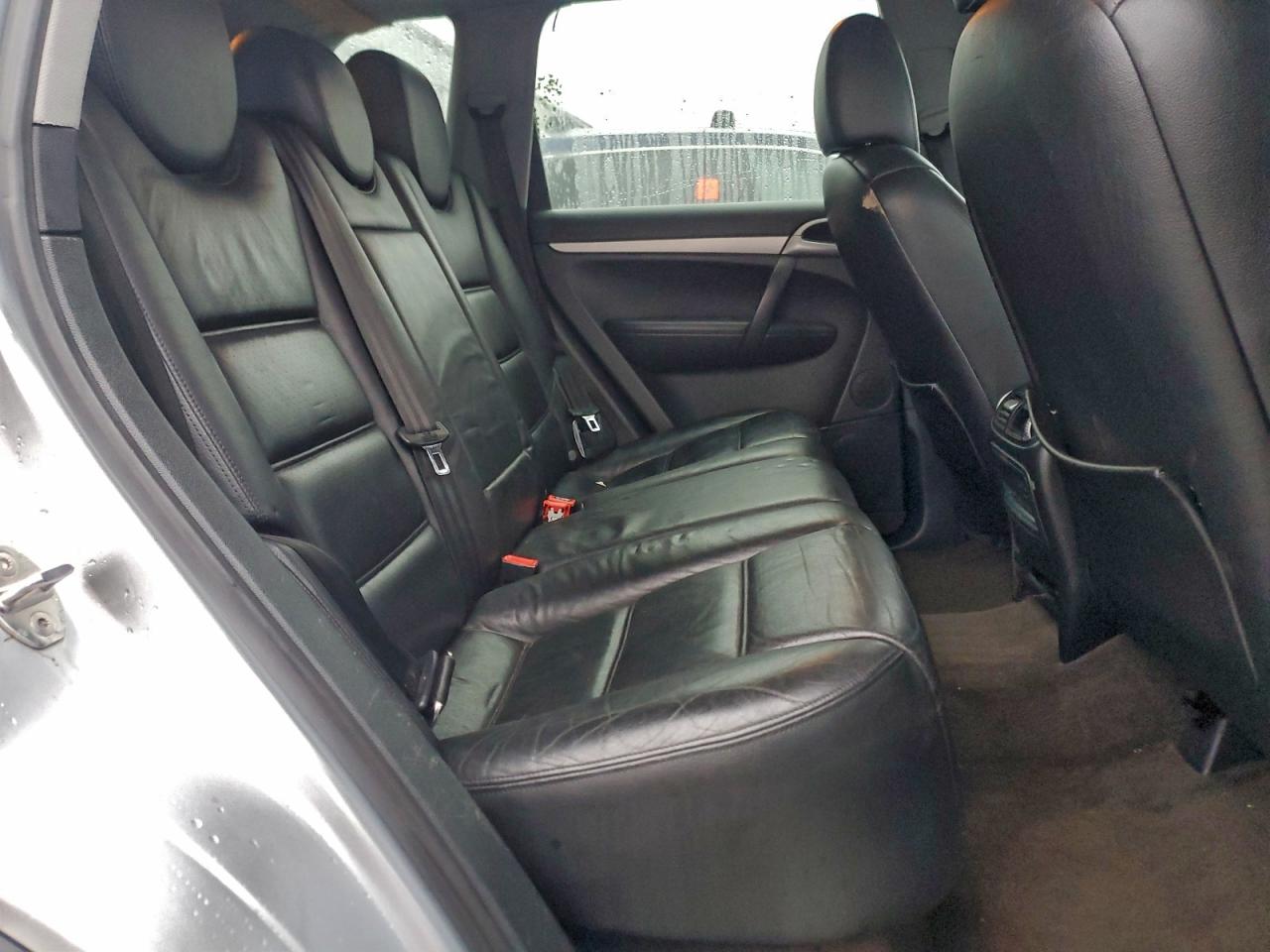 Porsche Cayenne S Image 12