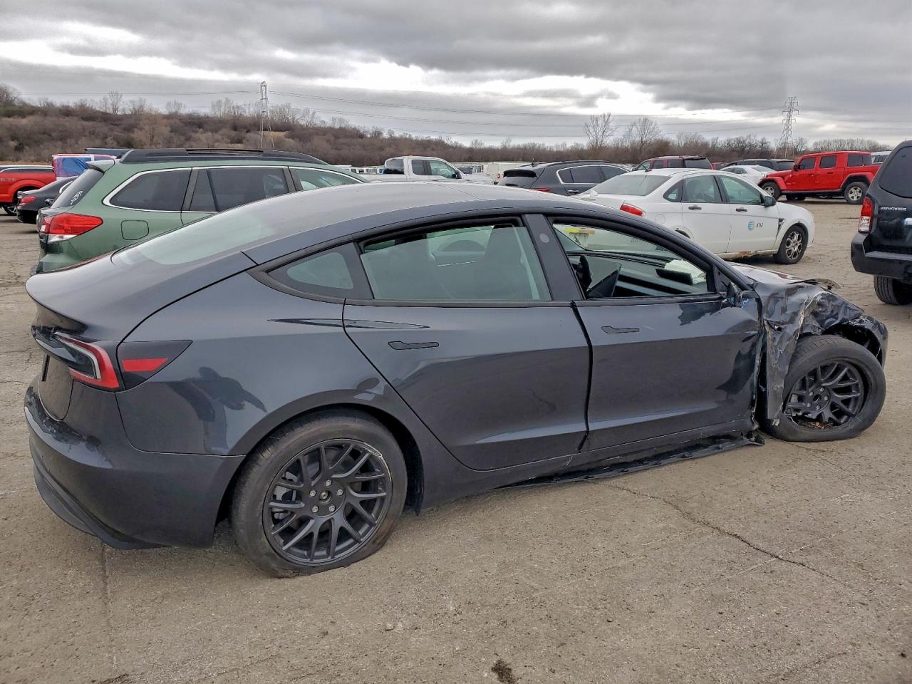 Tesla Model 3 Image 4
