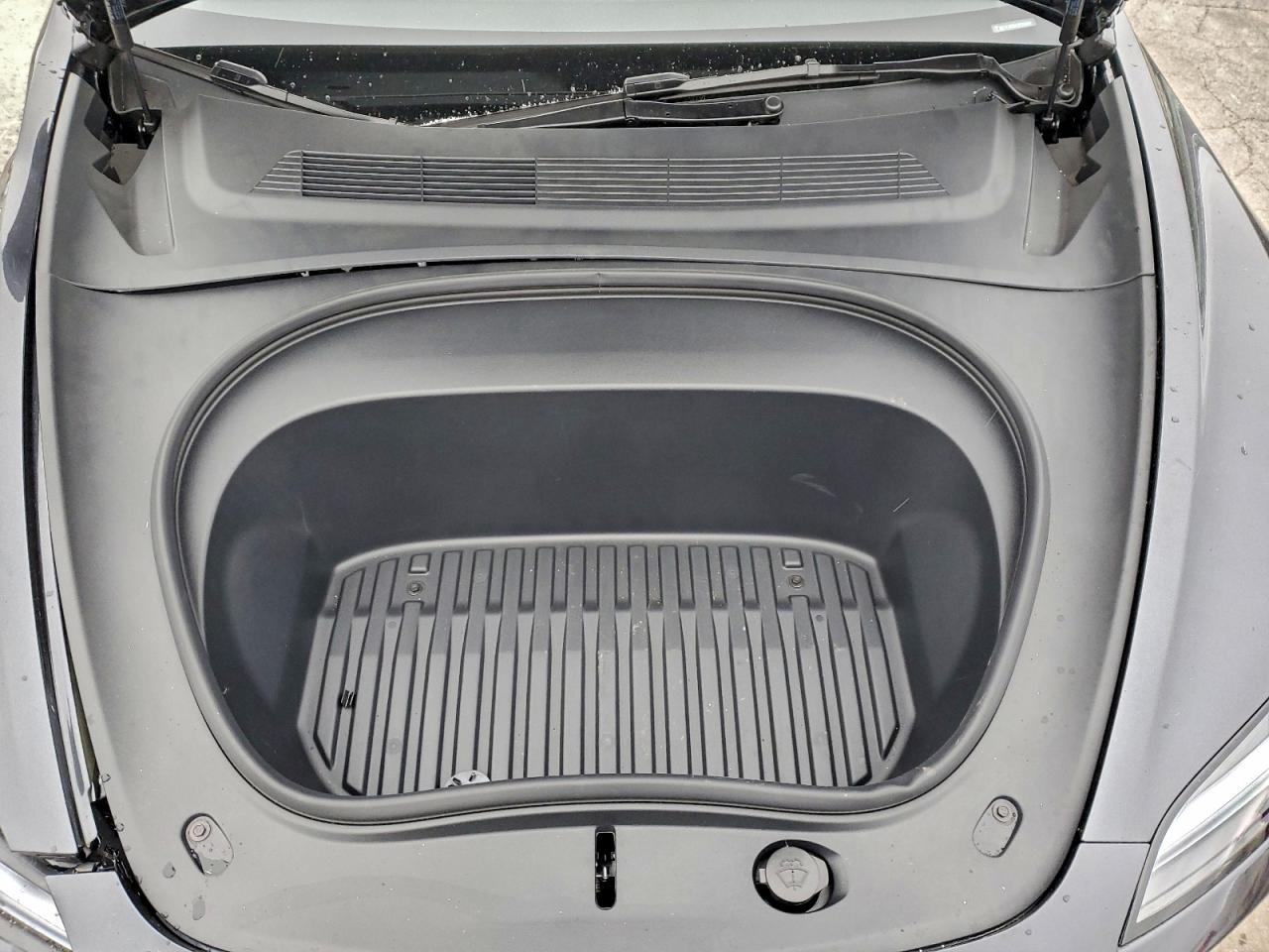 Tesla Model 3 Image 7