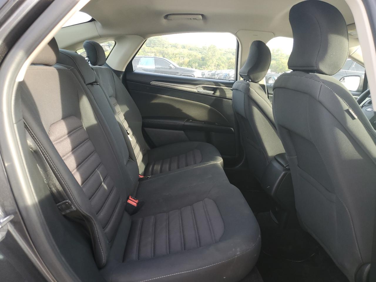 Ford Fusion Se Image 8