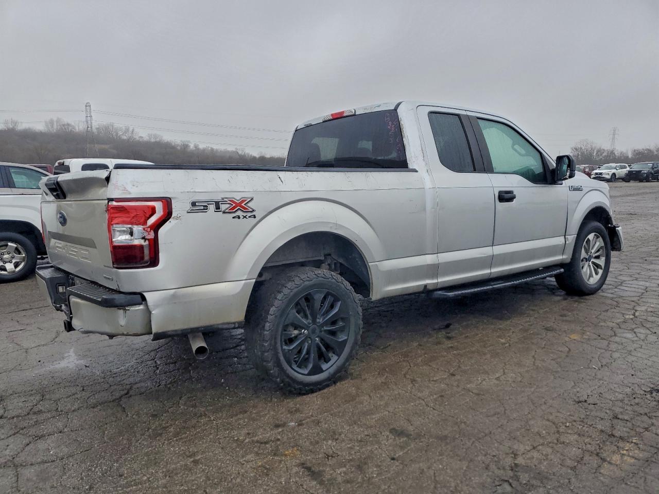 Ford F-150 Super Cab Image 4