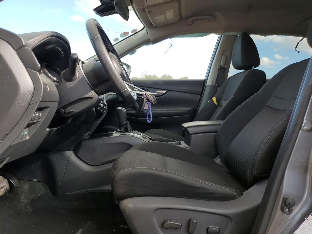 Nissan Rogue S Image 5