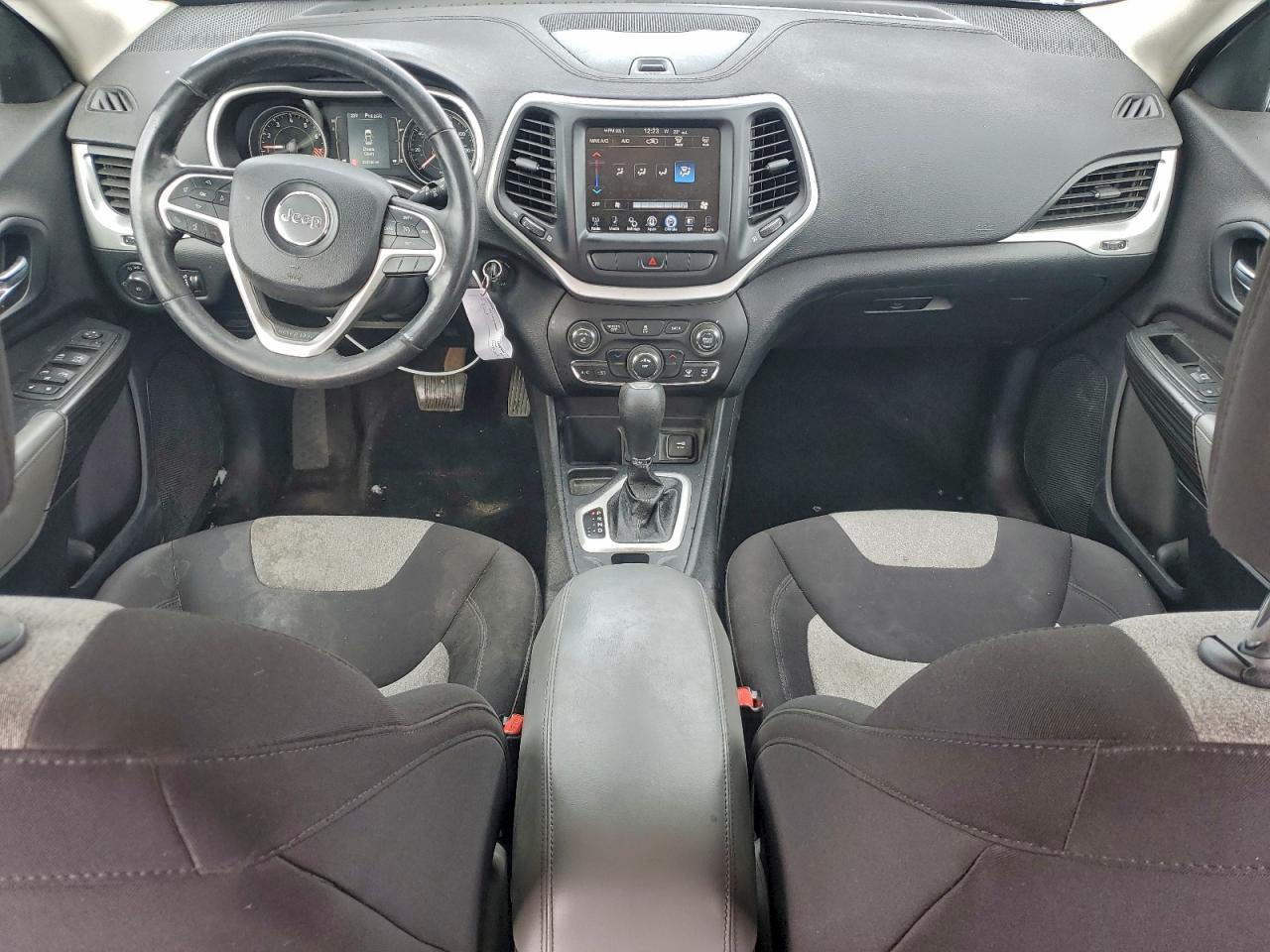 Jeep Grand Cherokee Latitude Image 11