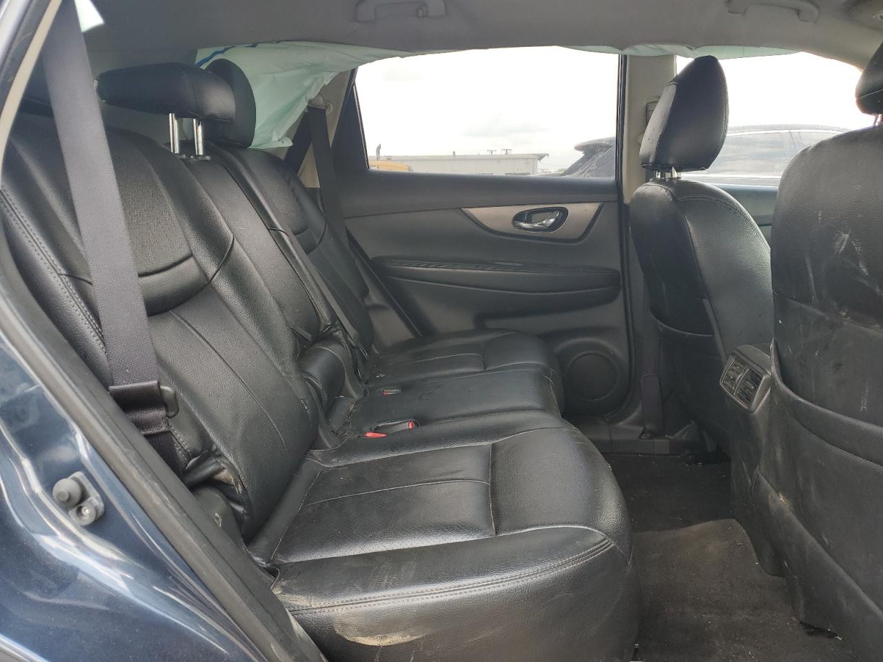 Nissan Rogue S Image 2