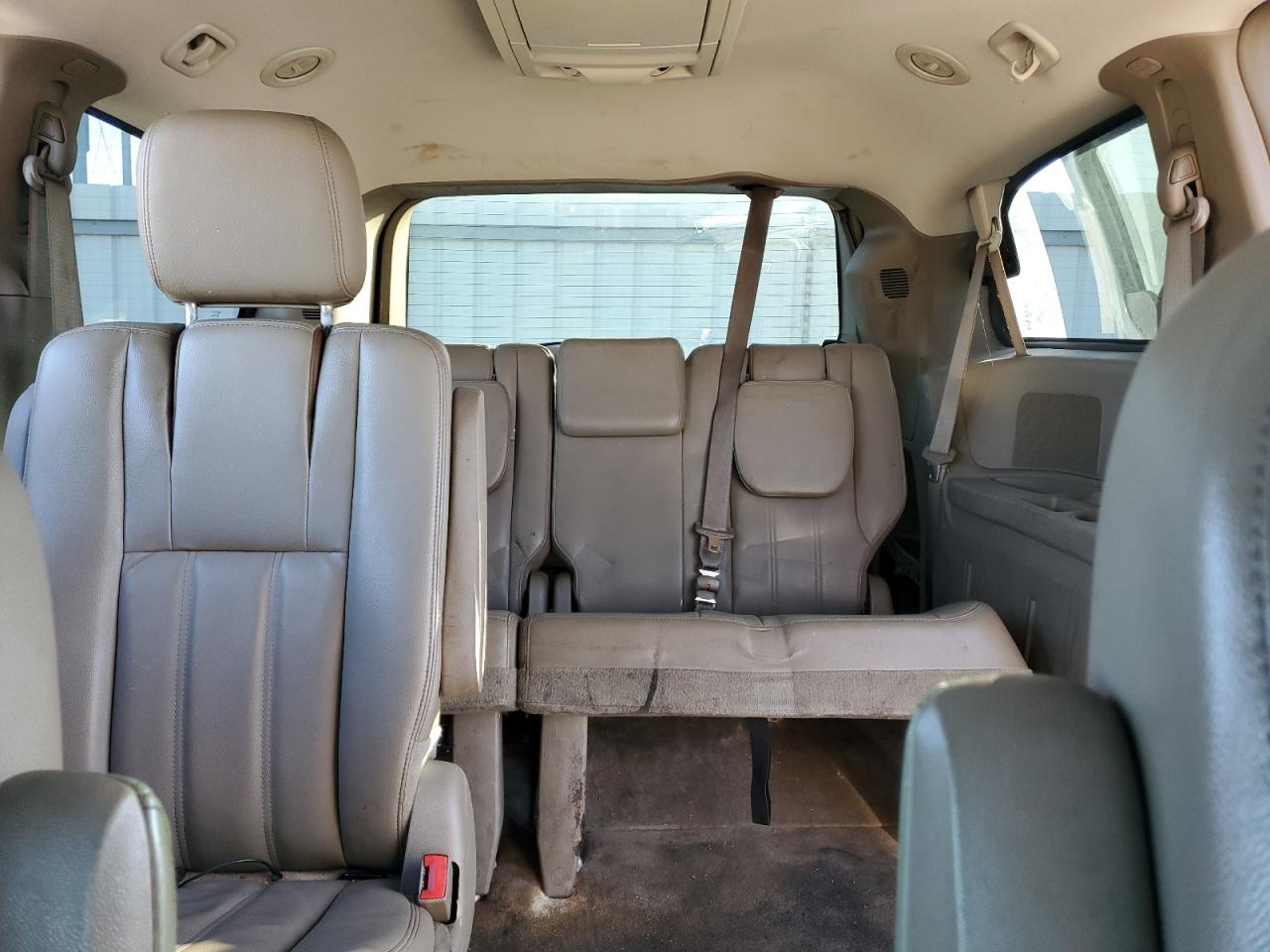 Chrysler Minivan Touring Image 11