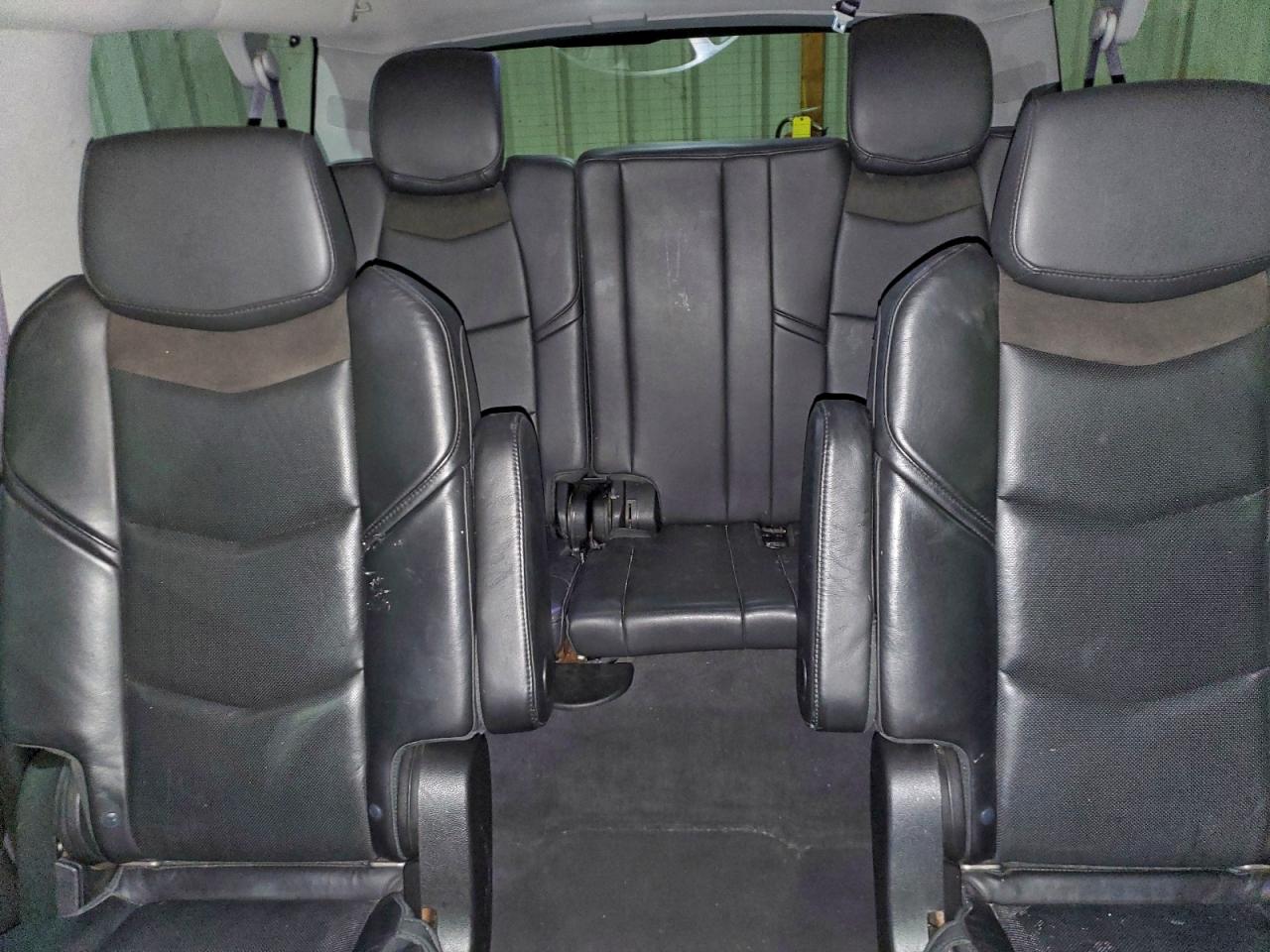 Cadillac Escalade Esv Premium Image 5