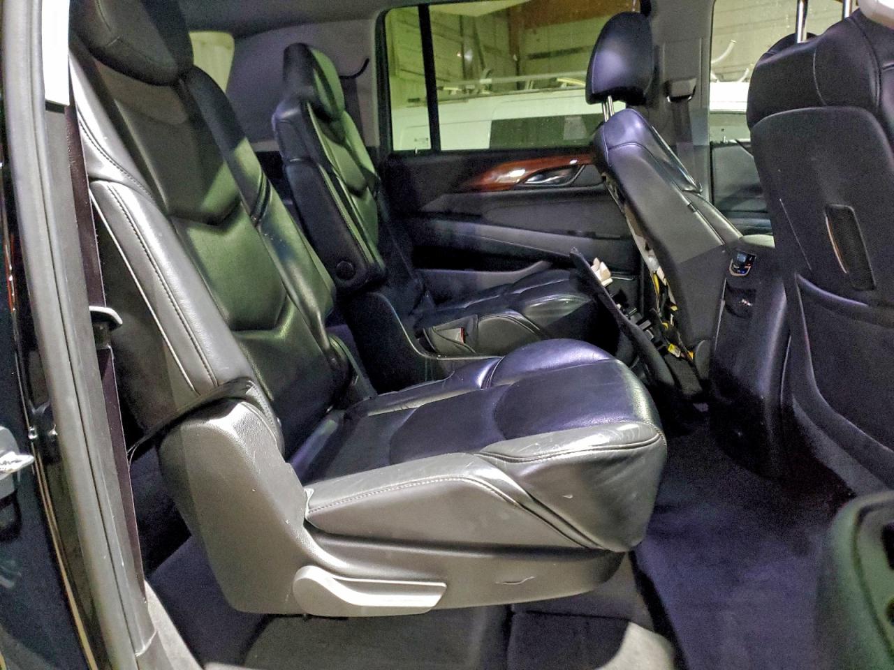 Cadillac Escalade Esv Premium Image 11