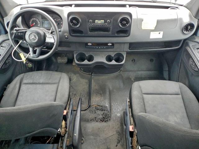 Mercedes-Benz Sprinter 2500/3500 Image 7