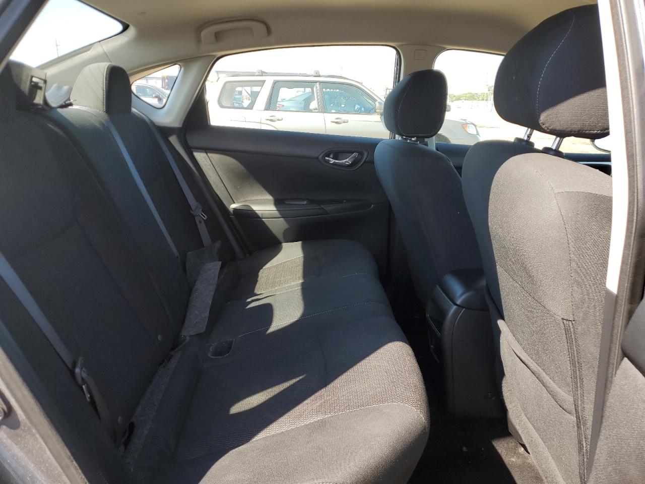 Nissan Sentra S Image 2