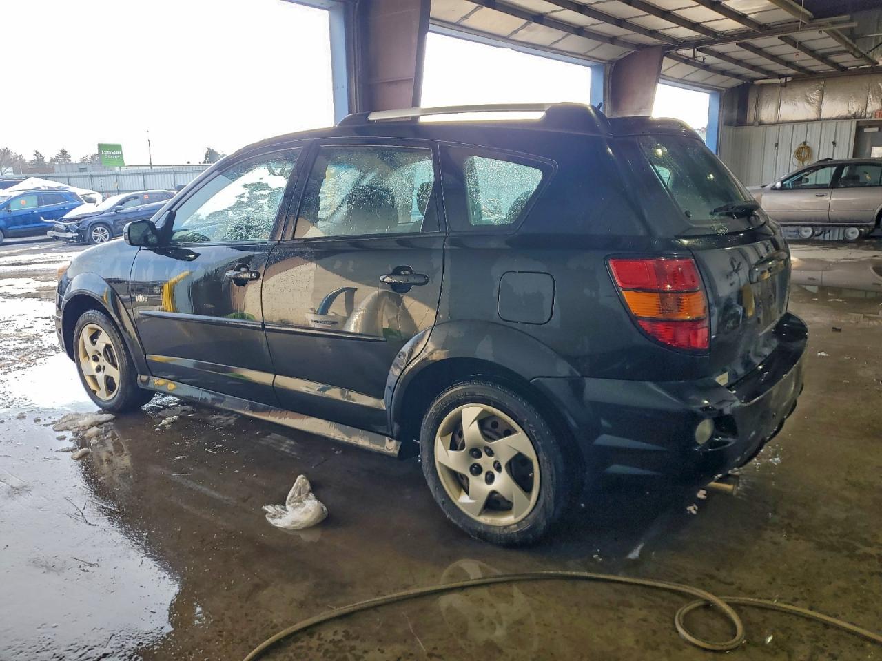 Pontiac Vibe Image 2