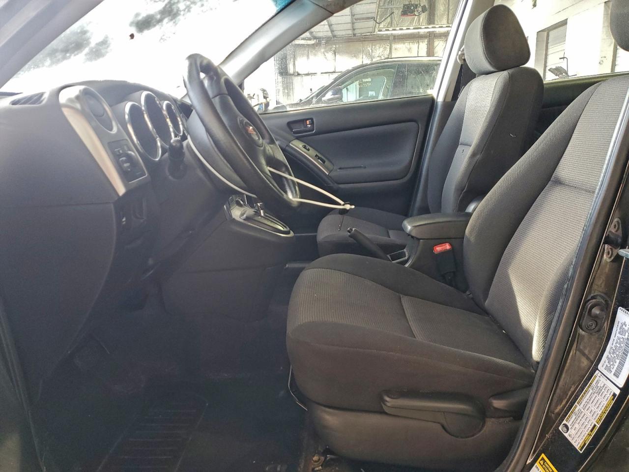 Pontiac Vibe Image 3