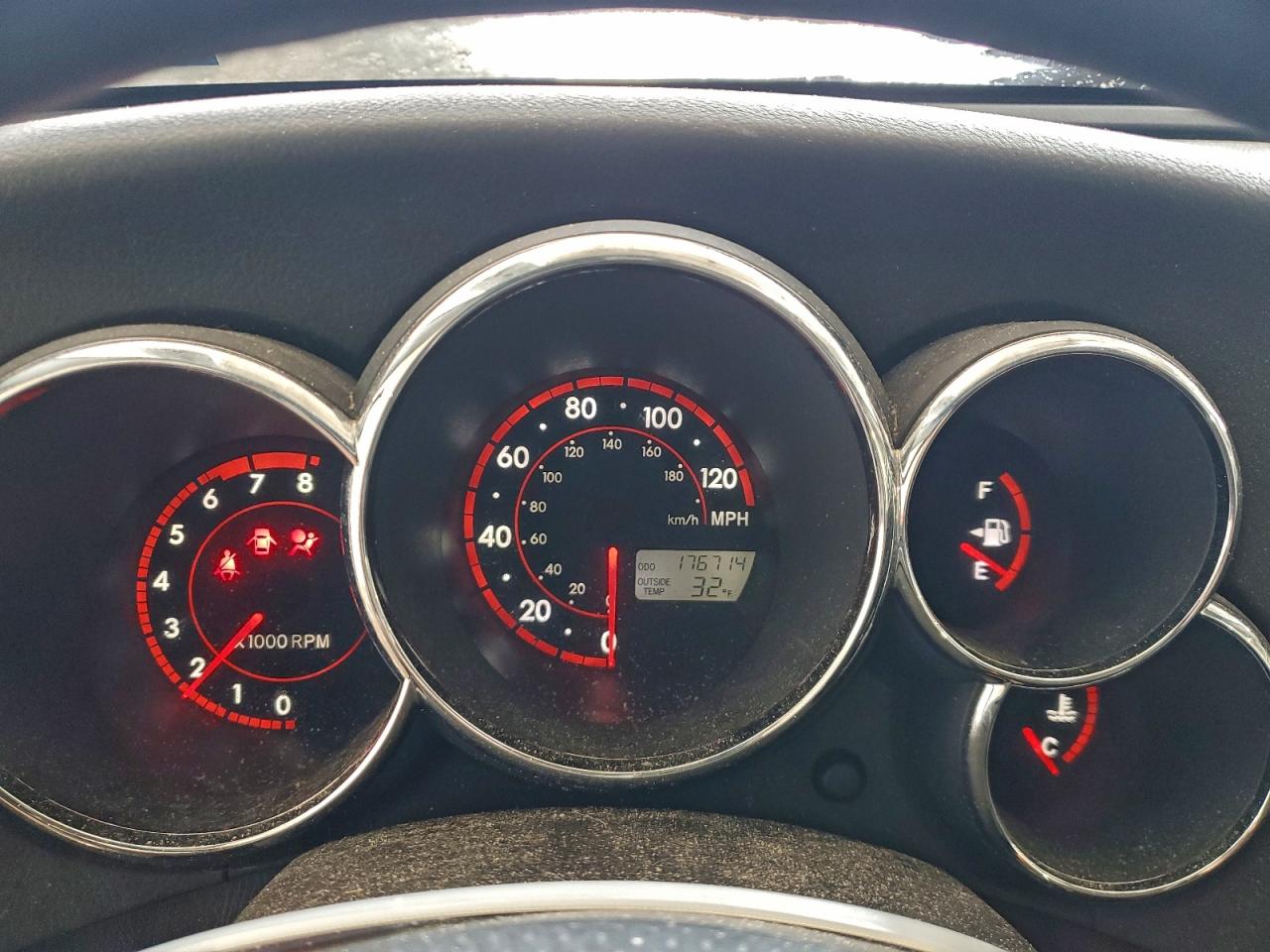 Pontiac Vibe Image 10