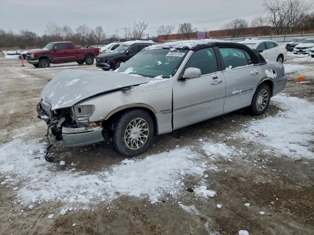  Salvage Lincoln Towncar