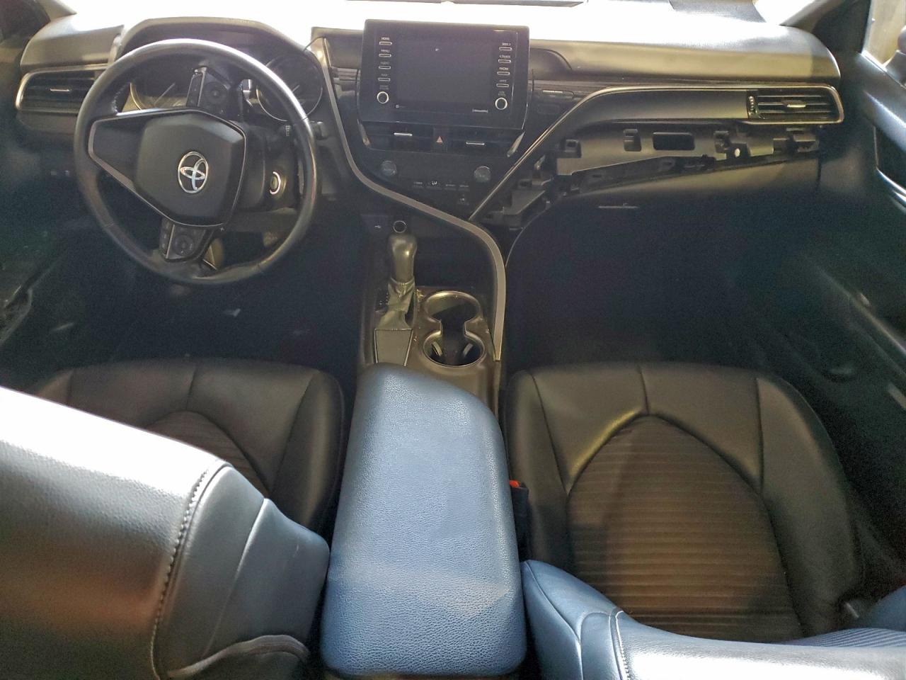 Toyota Camry Se Image 9