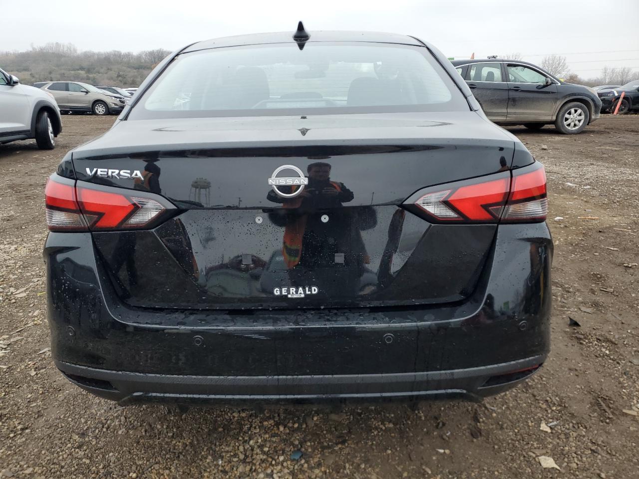 Nissan Versa Sv Image 9