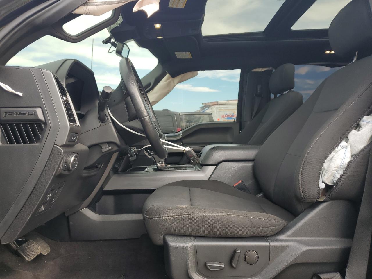 Ford F-150 Supercrew Image 7