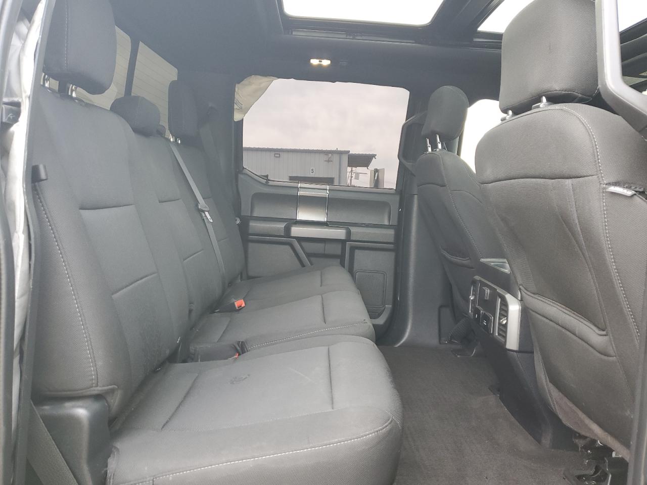 Ford F-150 Supercrew Image 4