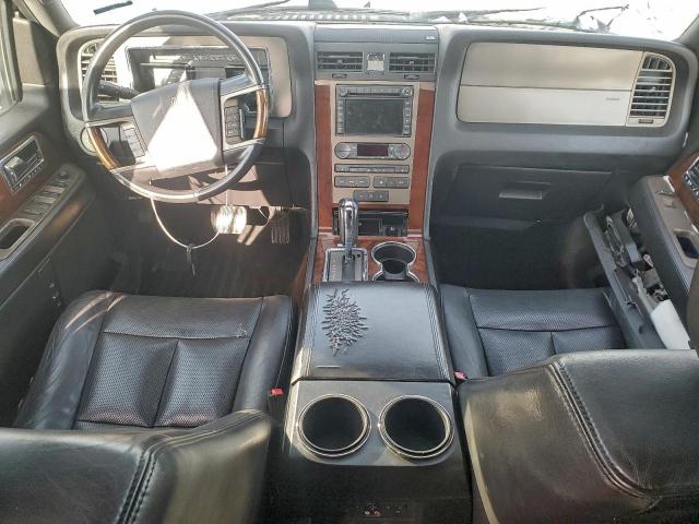 Lincoln Navigator Image 7
