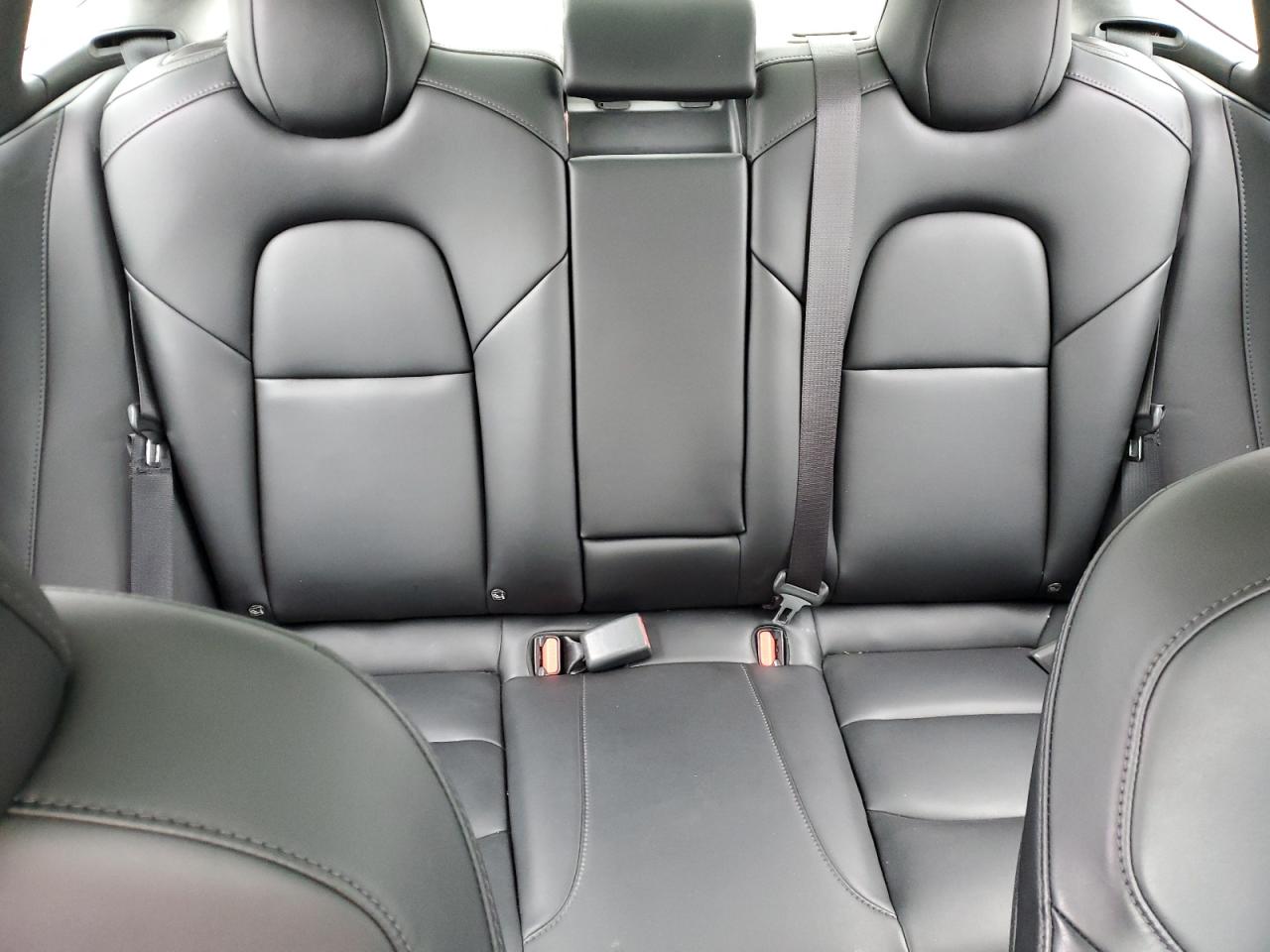 Tesla Model 3 Image 8