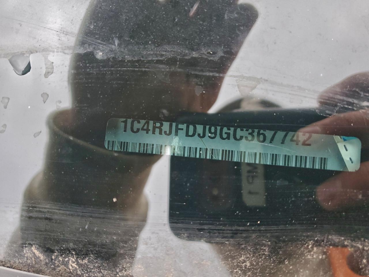 Jeep Grand Cherokee Srt-8 Image 8