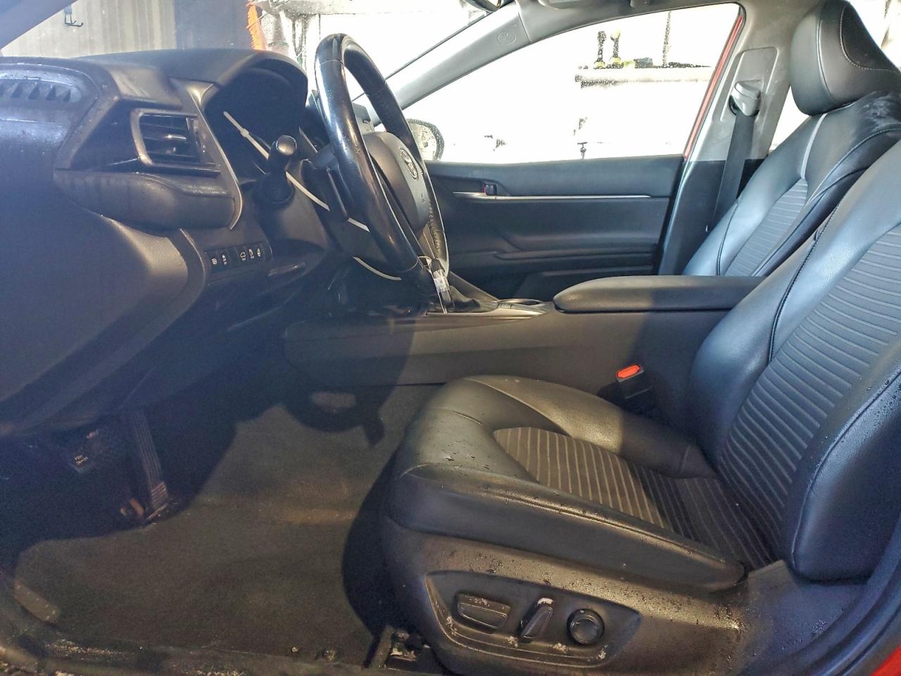 Toyota Camry Se Image 6