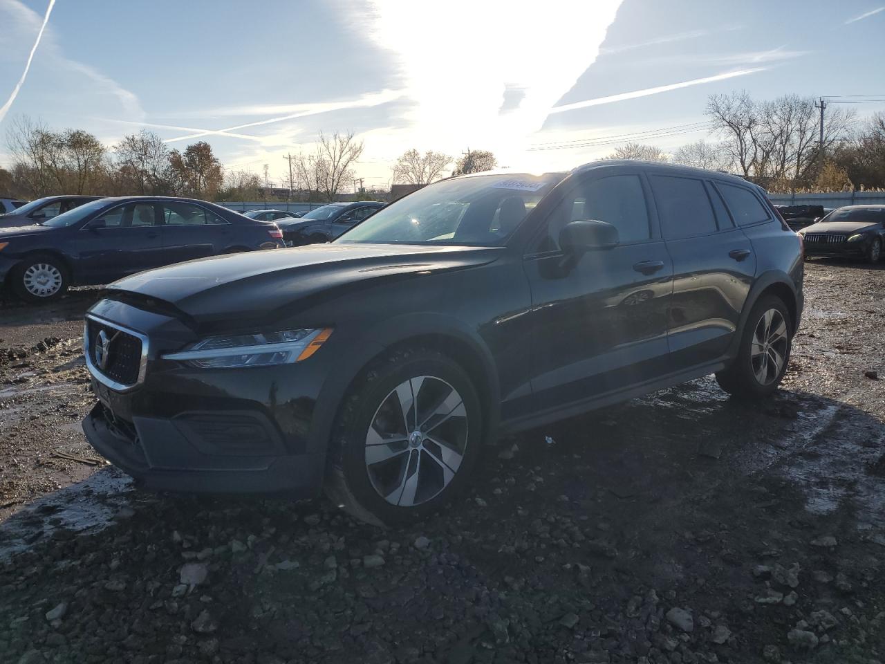 Volvo V60 T5 Momentum Image 1