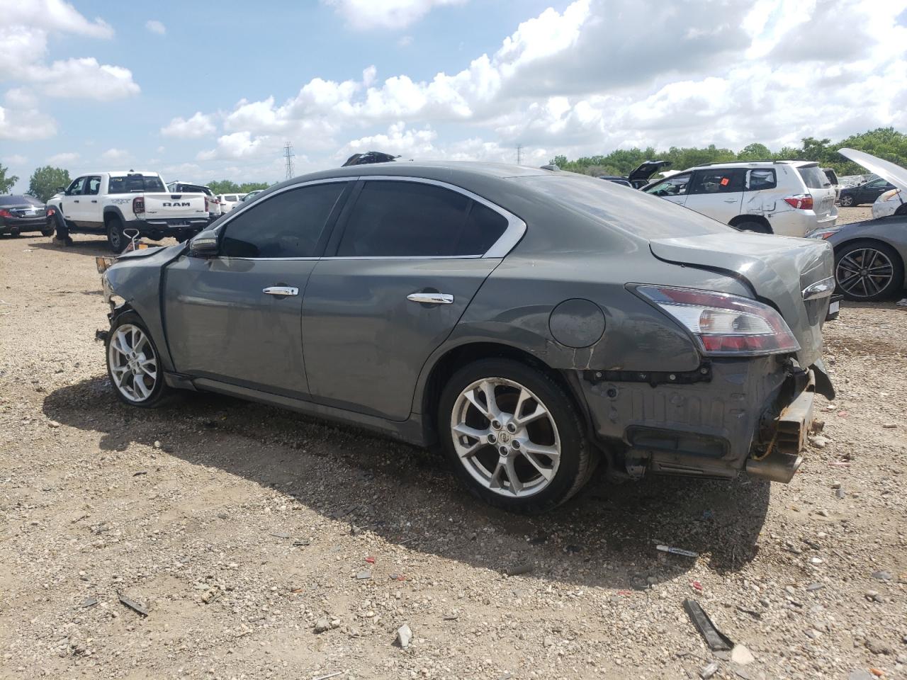 Nissan Maxima S Image 2