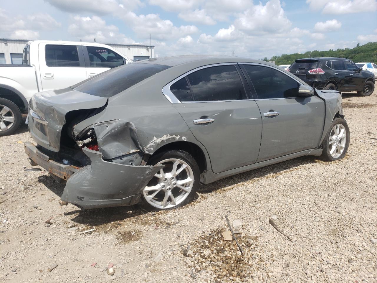 Nissan Maxima S Image 12