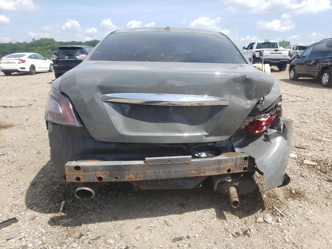 Nissan Maxima S Image 5