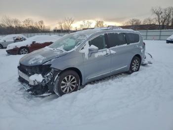  Salvage Chrysler Pacifica
