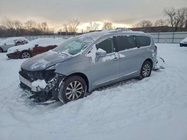  Salvage Chrysler Pacifica