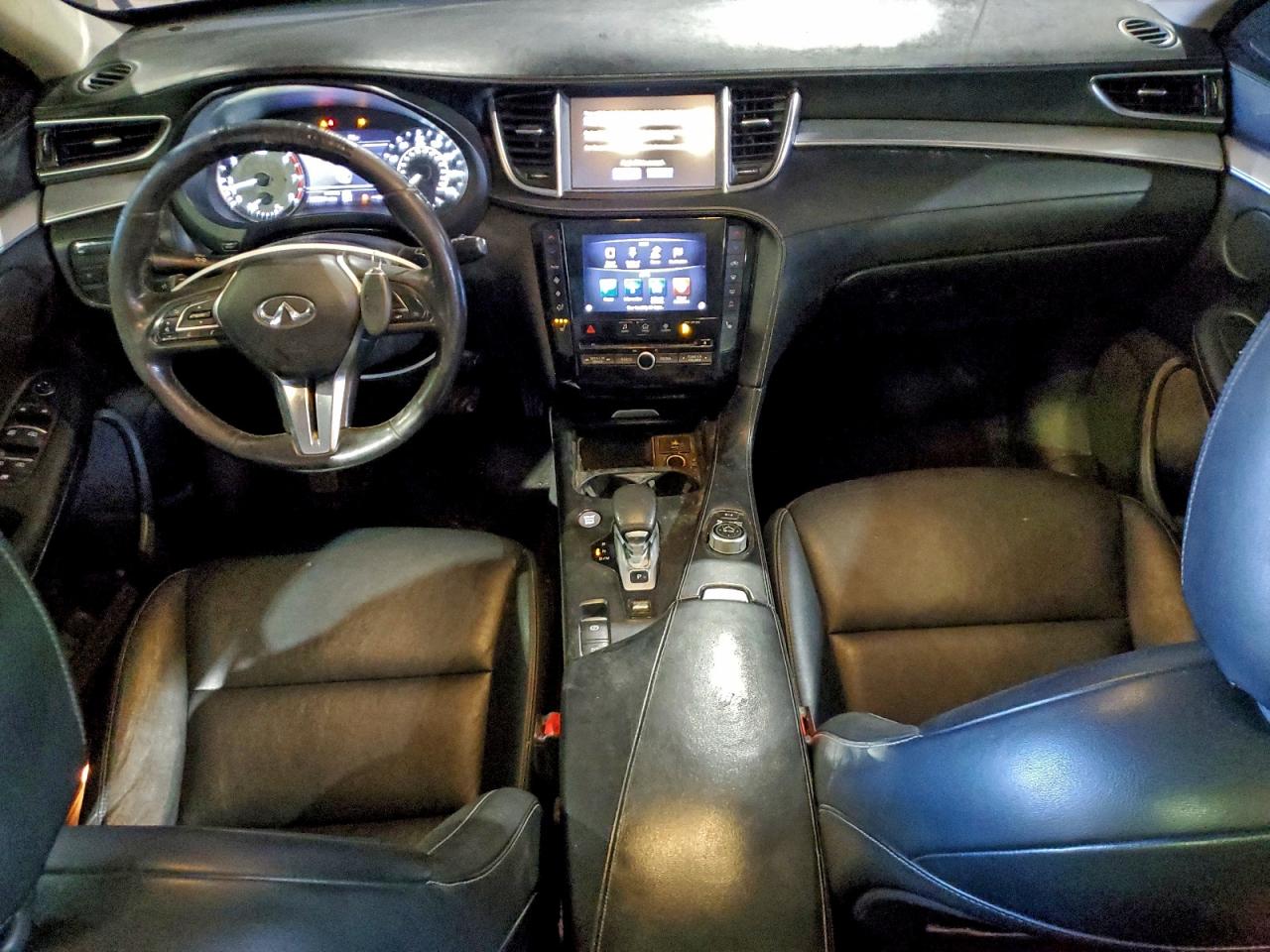 INFINITI Qx Essential Image 3