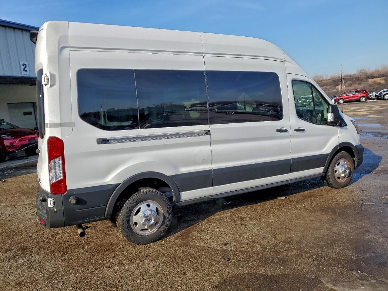 Ford Transit T-250 Image 4