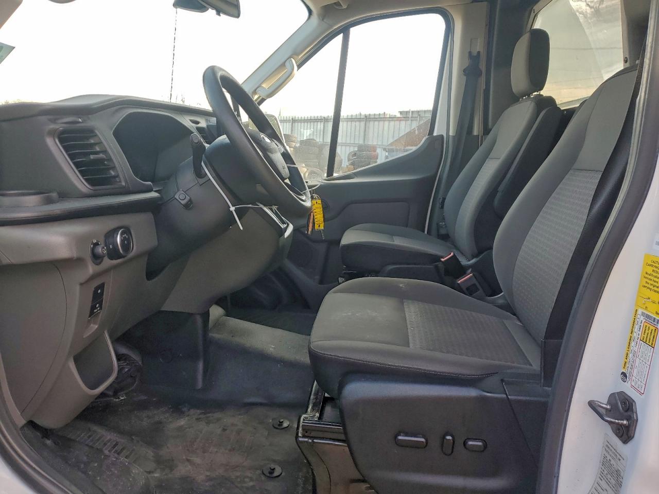 Ford Transit T-250 Image 3