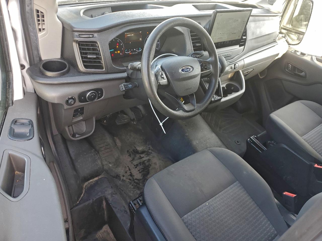 Ford Transit T-250 Image 2