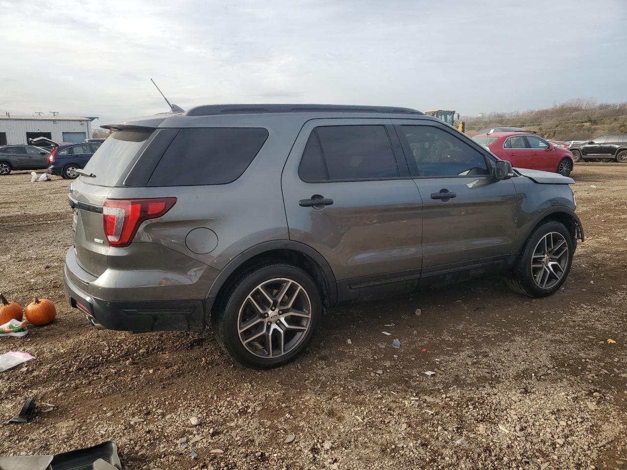 Ford Explorer Sport Image 9