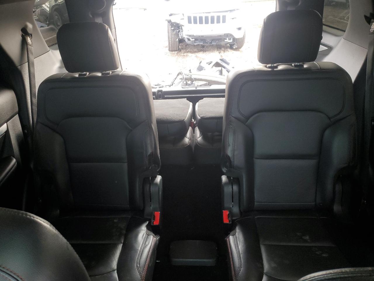 Ford Explorer Sport Image 8