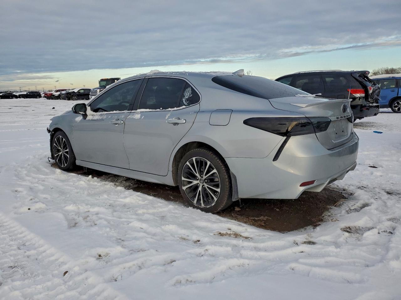 Toyota Camry L Image 12