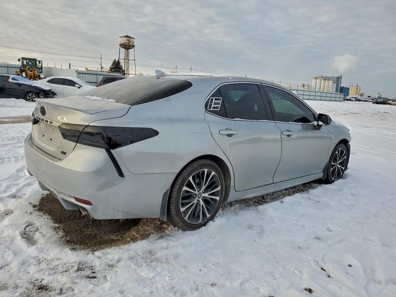 Toyota Camry L Image 4