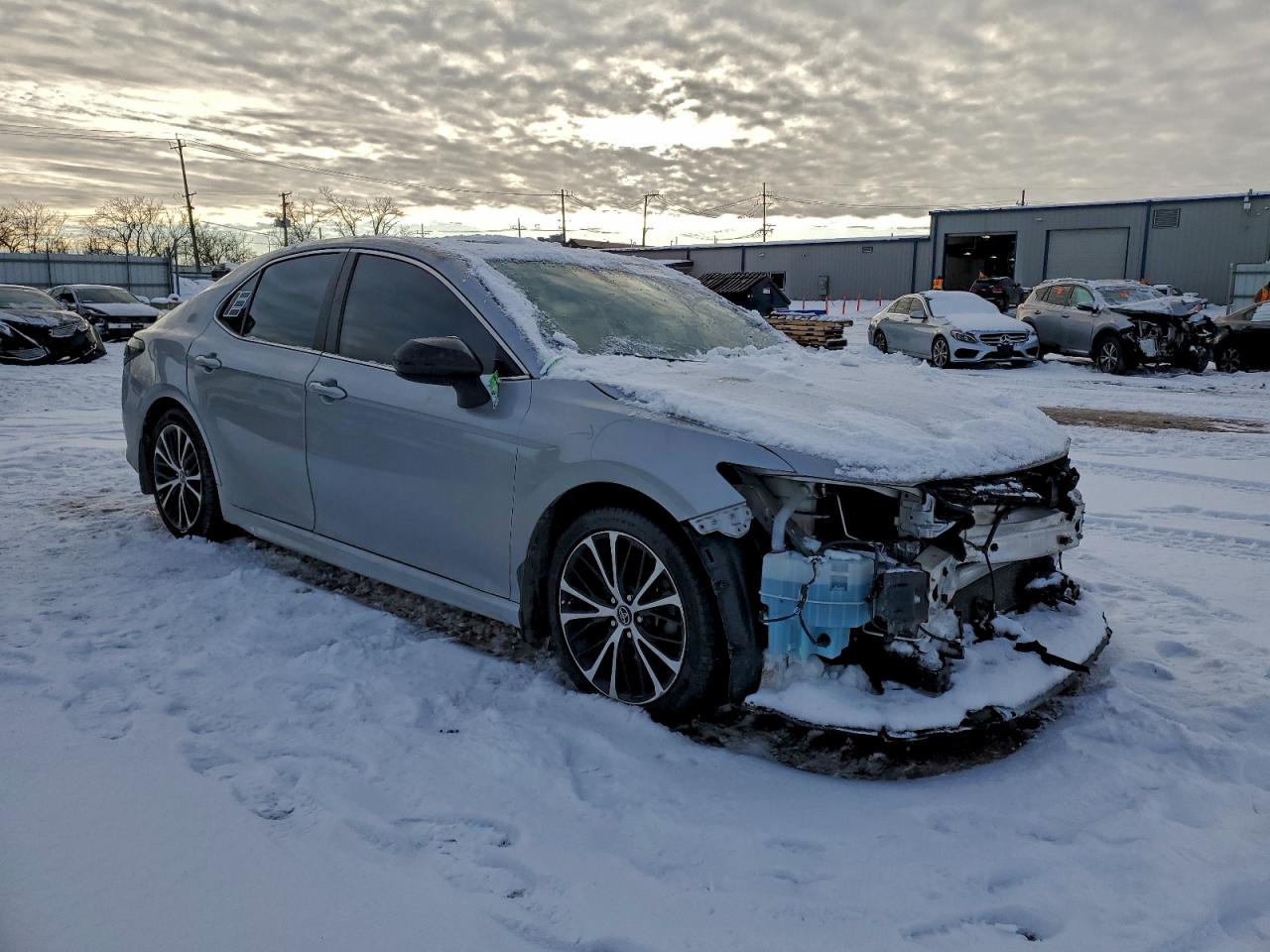 Toyota Camry L Image 2