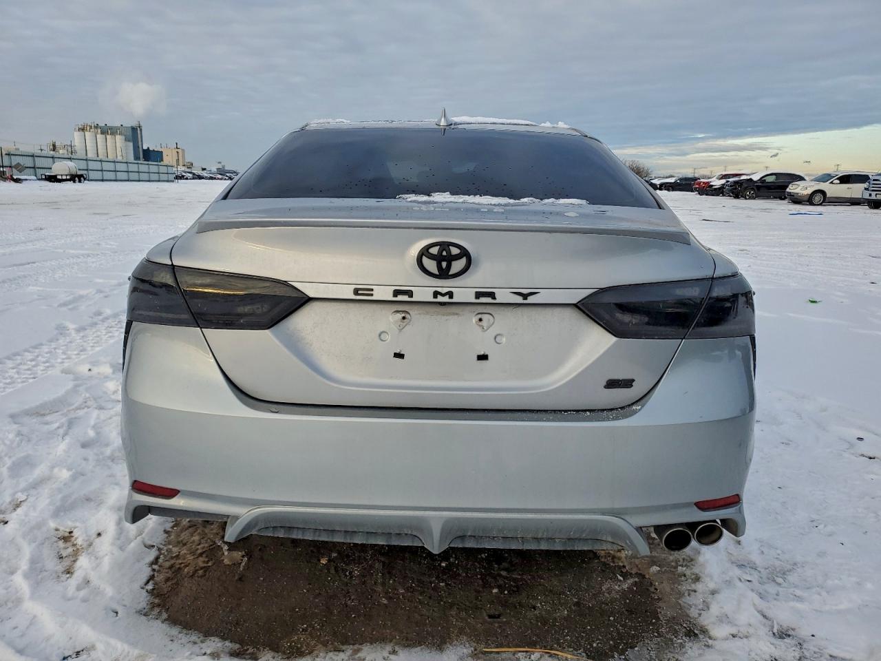 Toyota Camry L Image 3