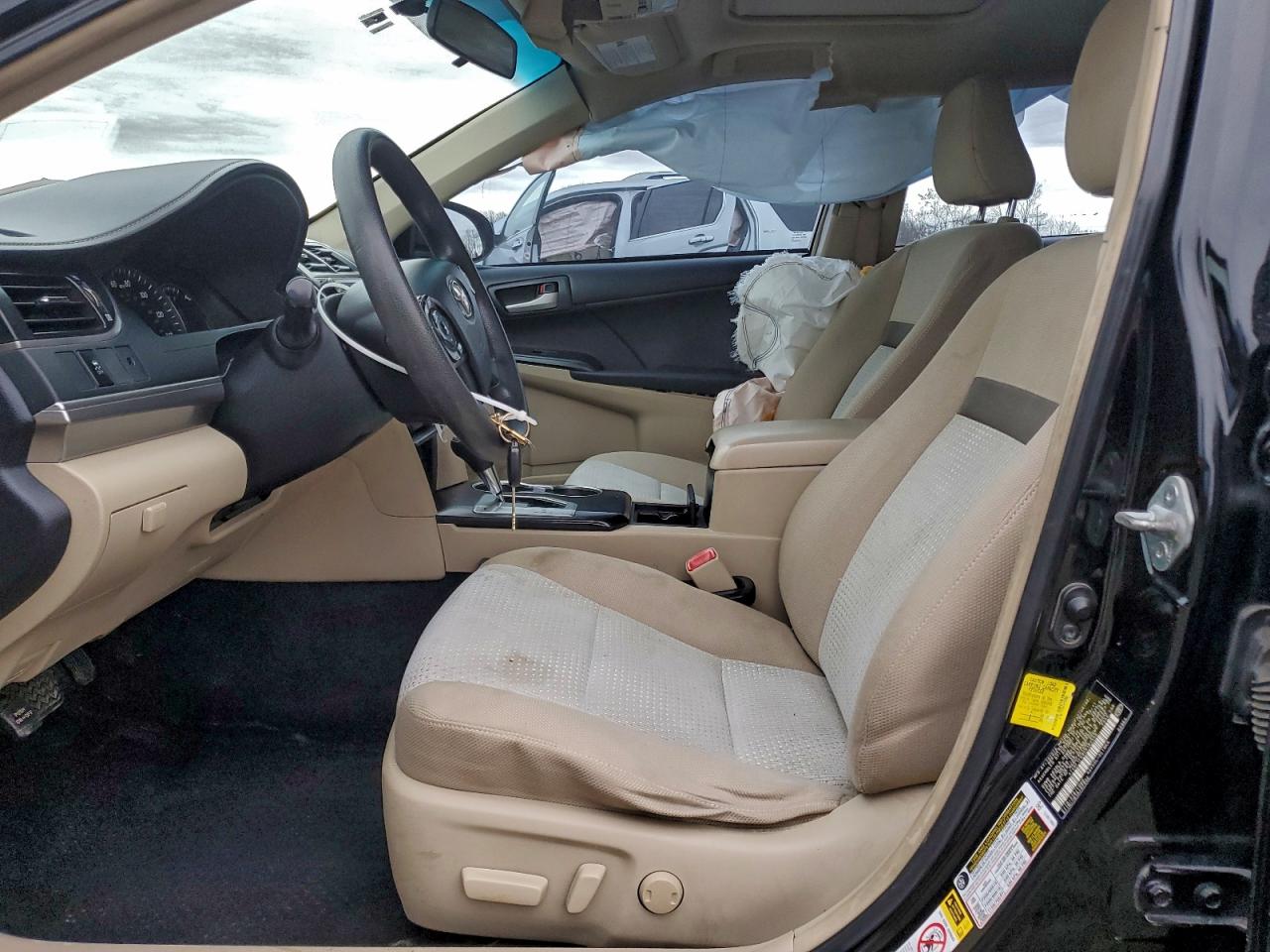 Toyota Camry Base Image 6