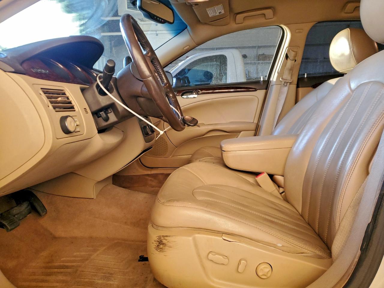 Buick Lucerne Cxl Image 6