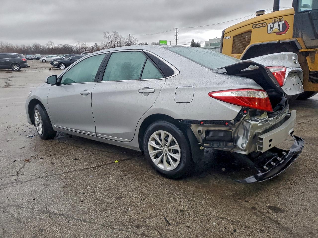 Toyota Camry Le Image 4