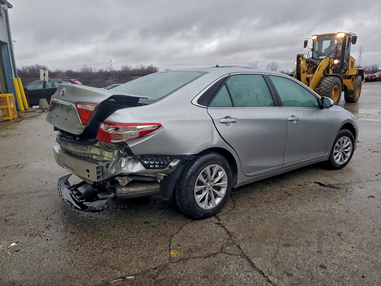 Toyota Camry Le Image 3
