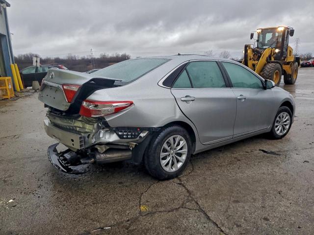 Toyota Camry Le Image 3
